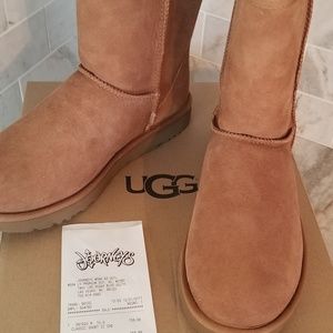 🌻RESERVED for Deziremann🌻Ugg Boots NIB